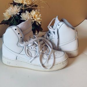 Nike air high top tennis shoe